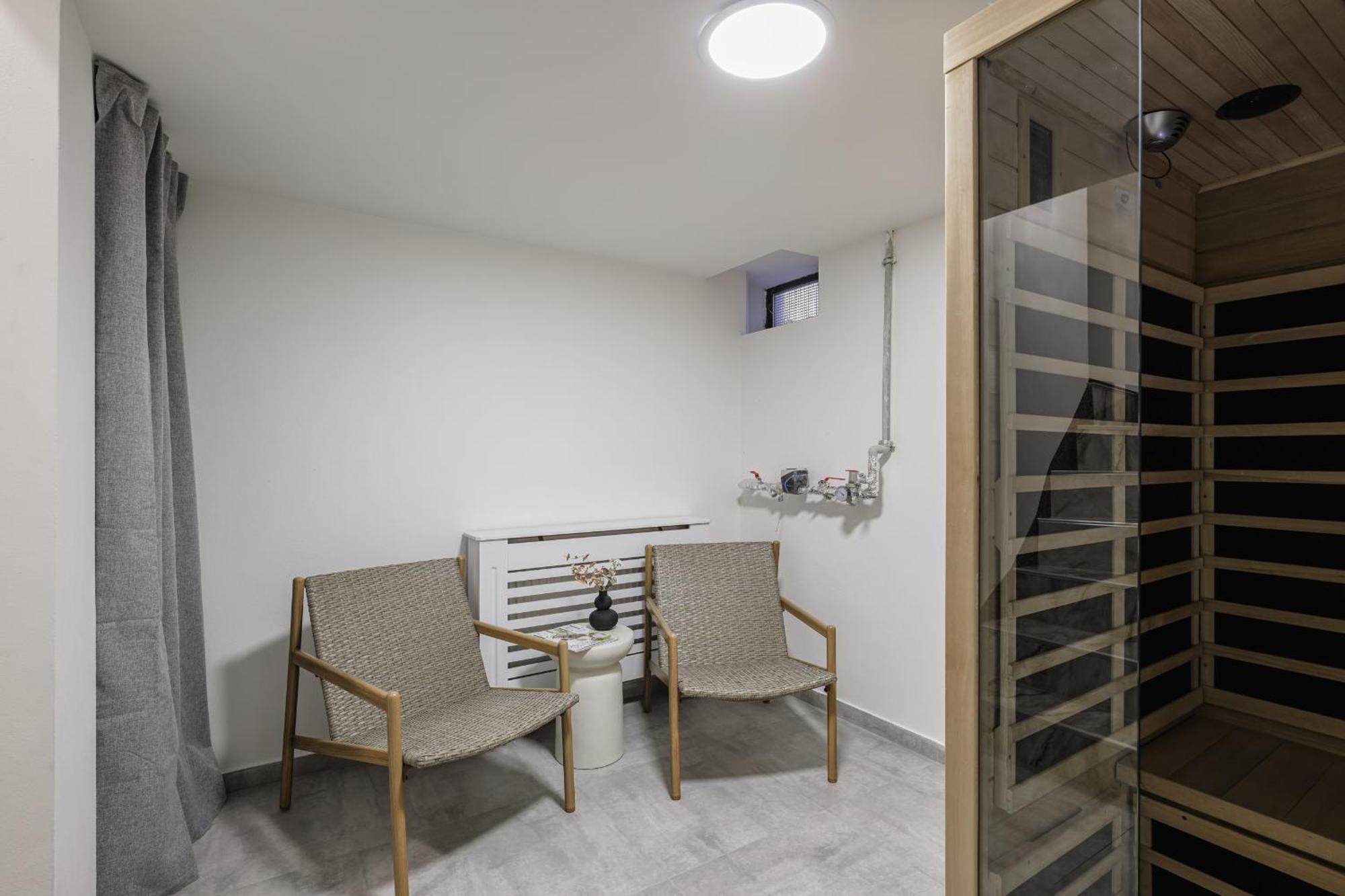 Spacious 4-story With Sauna & Garden